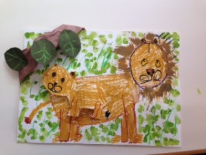 かわいい子どものライオンも描きました。 「ホテルにお肉を食べに行こう！」って親子でお話しているそうです☺